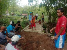 Pembuatan Jembatan Sementara dengan Kerja Bakti di Bulu Karangmojo 